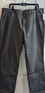 Men's GAP essential khakis 40 x 32